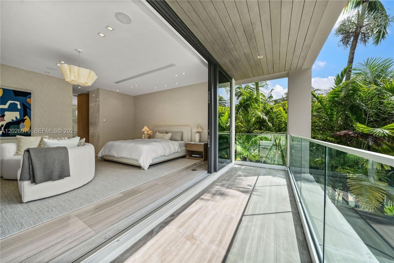 5061 N Bay Rd , Miami Beach, FL 33140 Photo