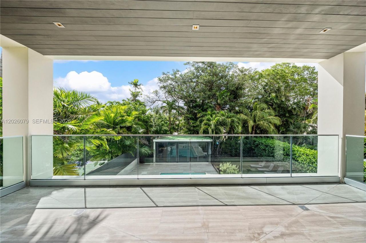 5061 N Bay Rd , Miami Beach, FL 33140 Photo