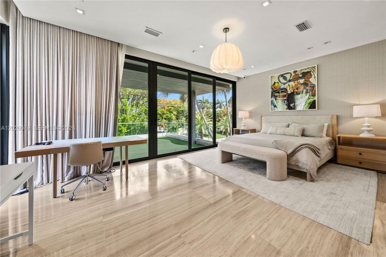 5061 N Bay Rd , Miami Beach, FL 33140 Photo
