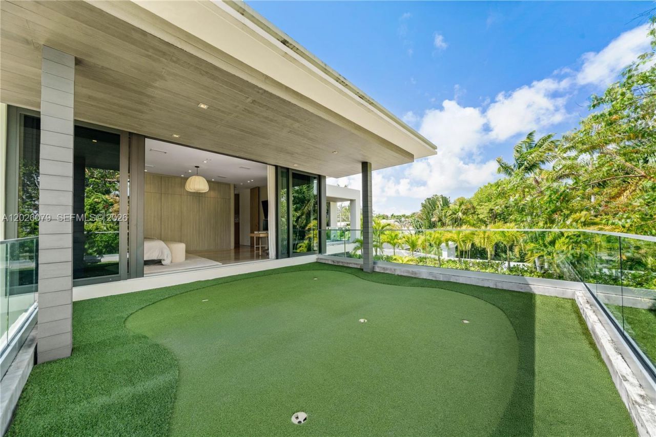 5061 N Bay Rd , Miami Beach, FL 33140 Photo
