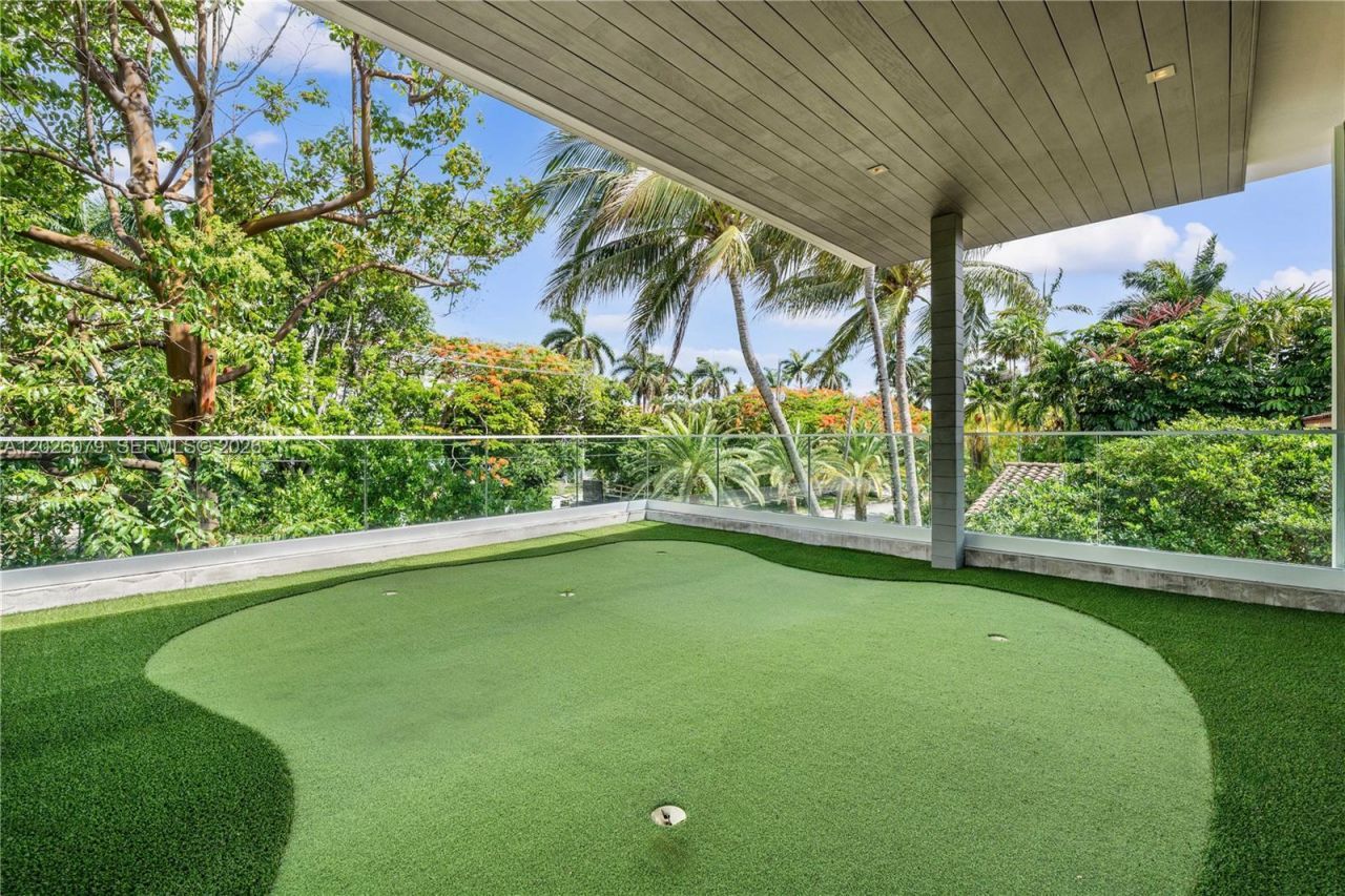 5061 N Bay Rd , Miami Beach, FL 33140 Photo