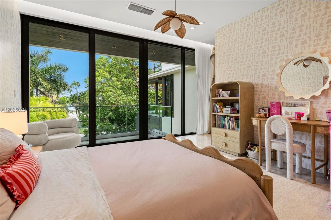 5061 N Bay Rd , Miami Beach, FL 33140 Photo