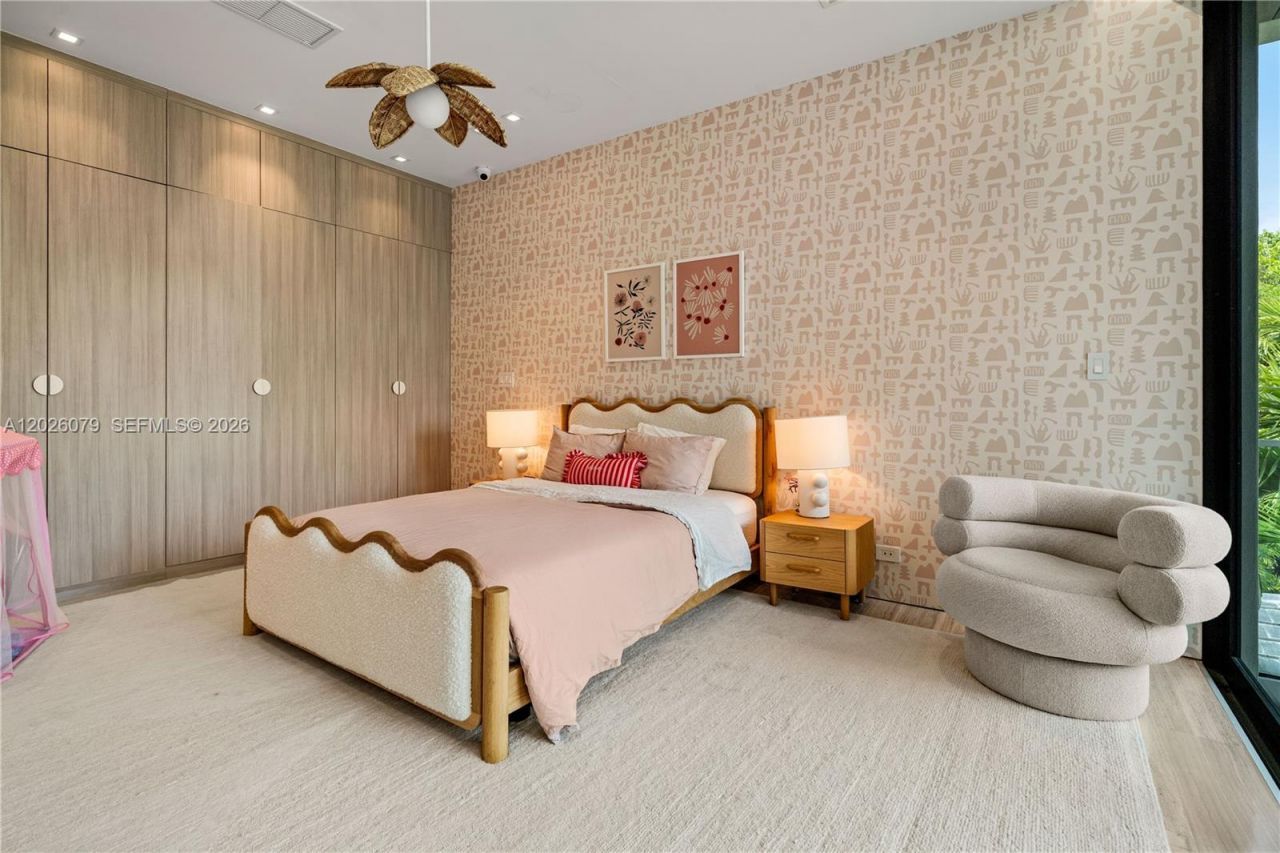 5061 N Bay Rd , Miami Beach, FL 33140 Photo