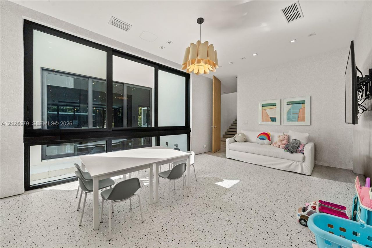 5061 N Bay Rd , Miami Beach, FL 33140 Photo