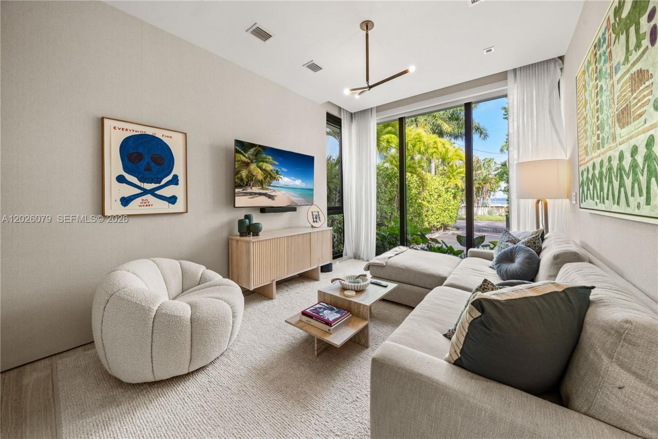 5061 N Bay Rd , Miami Beach, FL 33140 Photo
