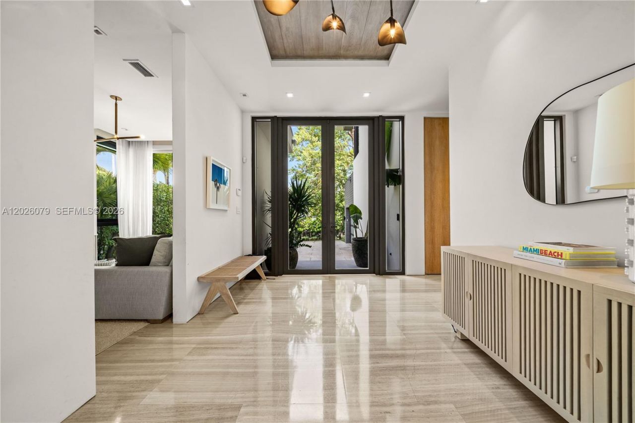 5061 N Bay Rd , Miami Beach, FL 33140 Photo
