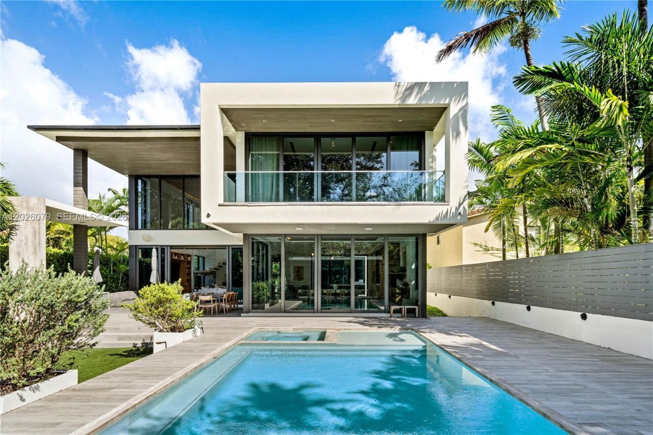 5061 N Bay Rd , Miami Beach, FL 33140 Photo