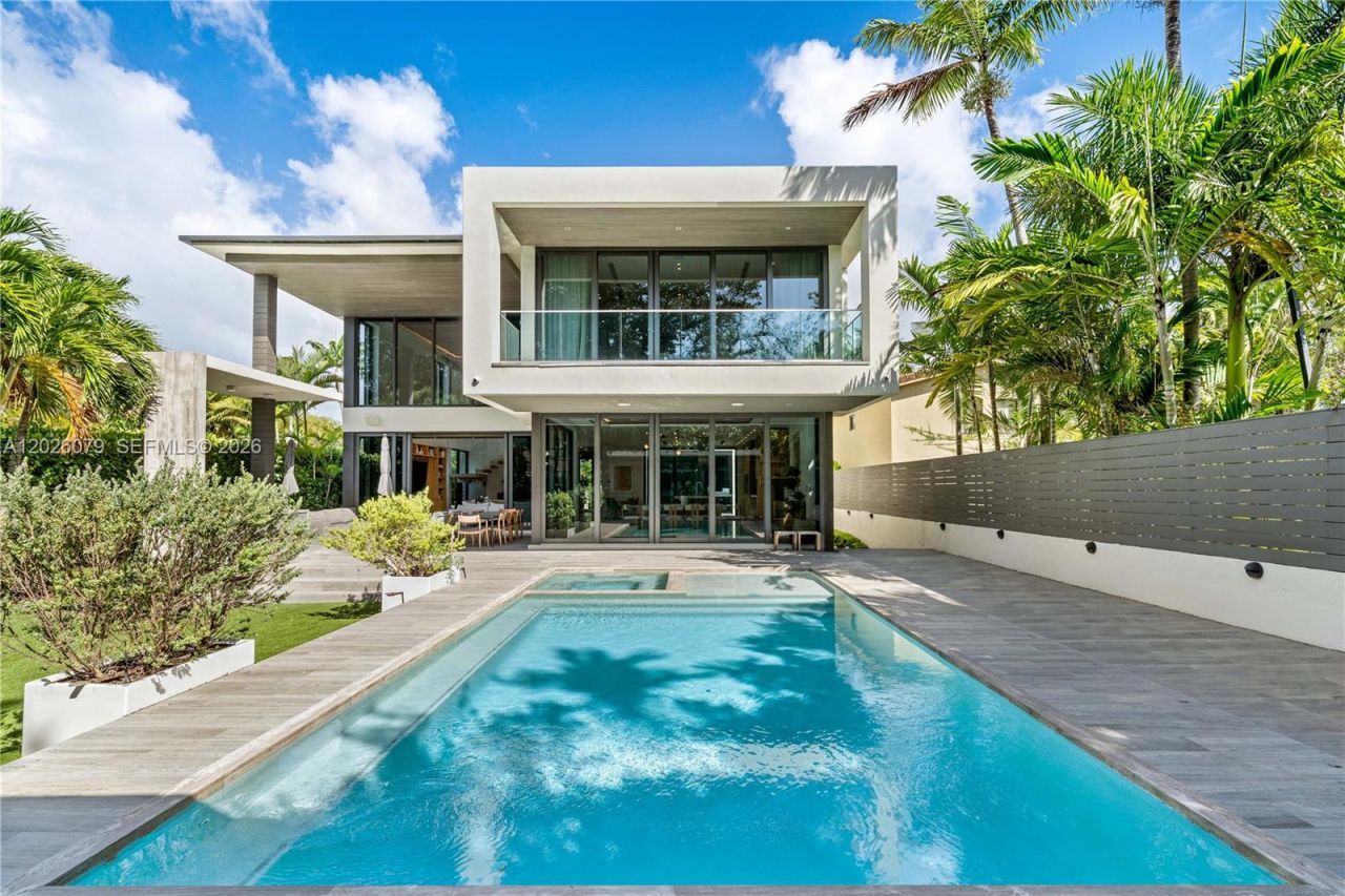 5061 N Bay Rd , Miami Beach, FL 33140 Photo
