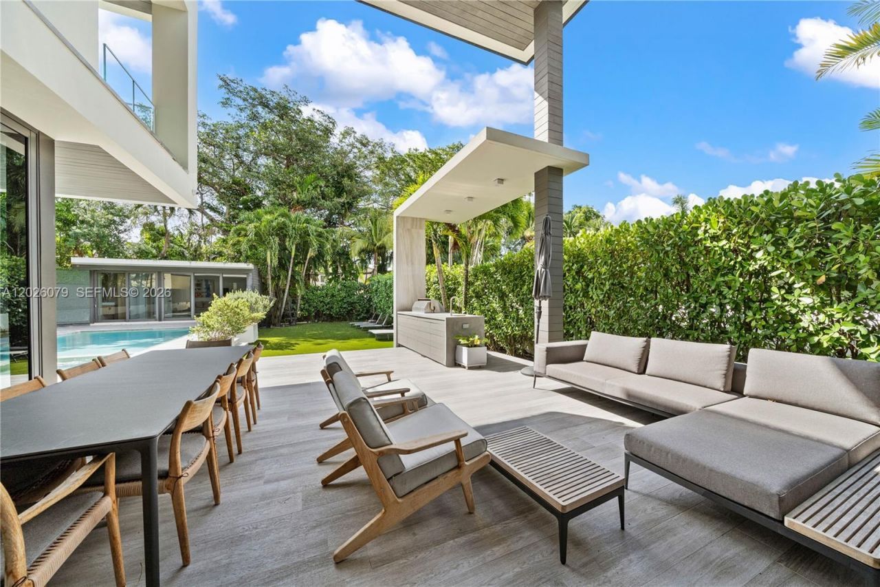 5061 N Bay Rd , Miami Beach, FL 33140 Photo