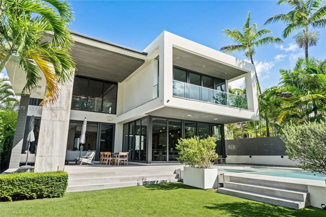 5061 N Bay Rd , Miami Beach, FL 33140 Photo