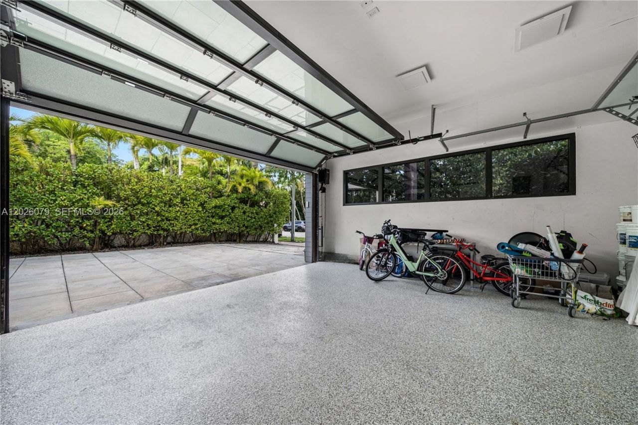 5061 N Bay Rd , Miami Beach, FL 33140 Photo