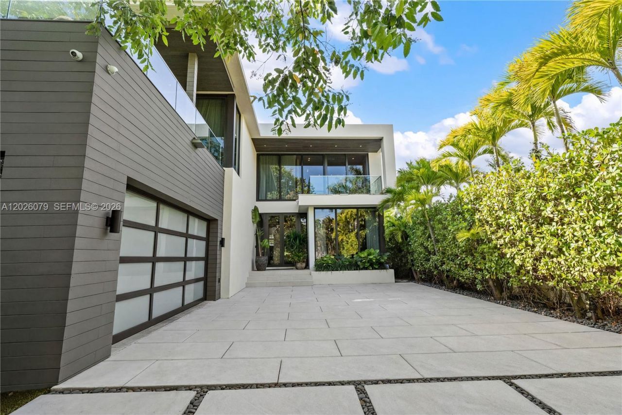 5061 N Bay Rd , Miami Beach, FL 33140 Photo