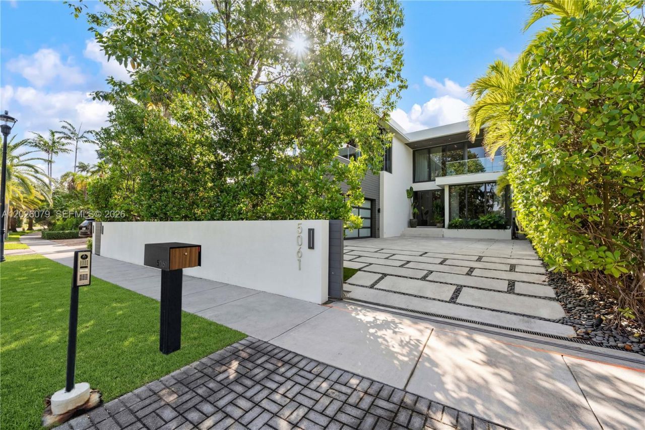 5061 N Bay Rd , Miami Beach, FL 33140 Photo
