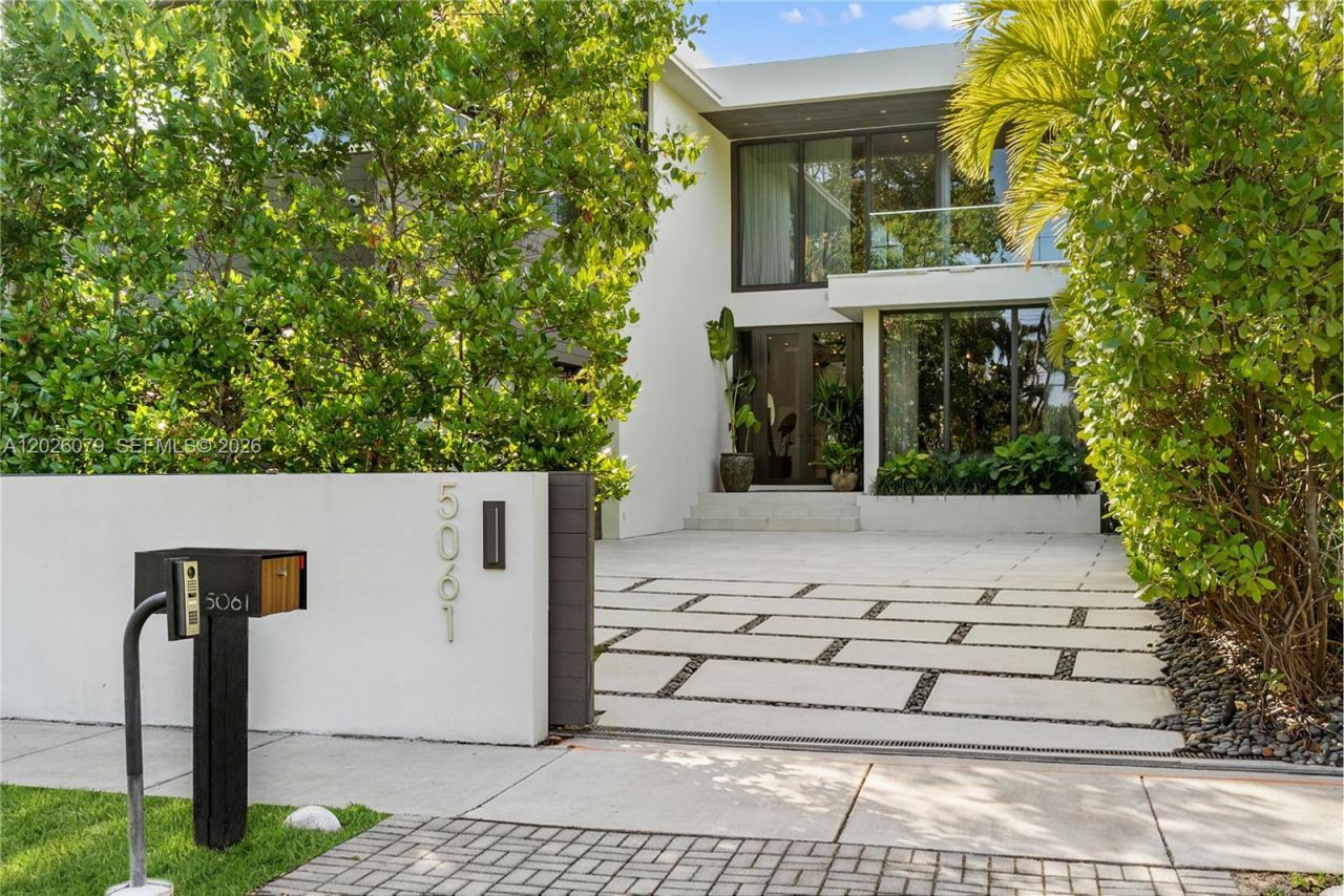 5061 N Bay Rd , Miami Beach, FL 33140 Photo