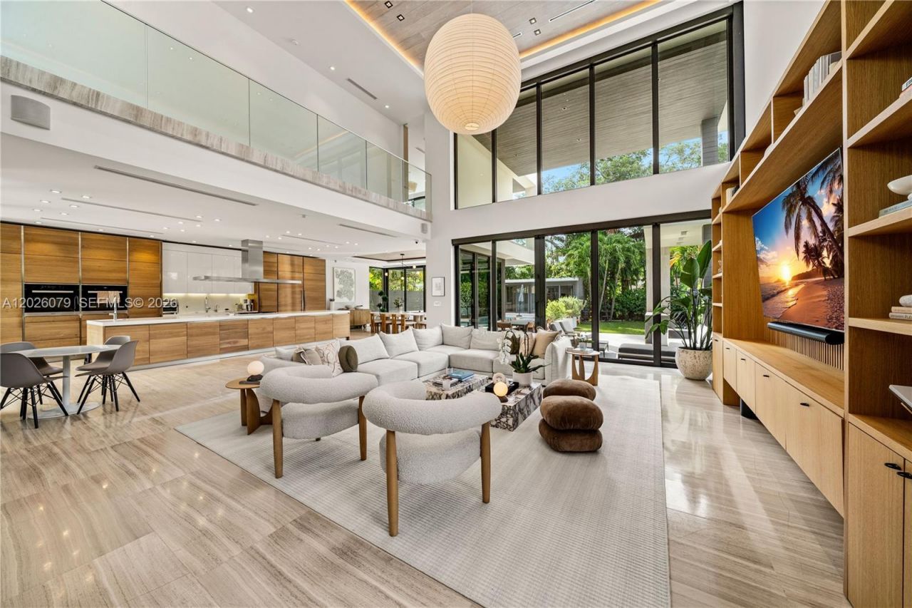 5061 N Bay Rd , Miami Beach, FL 33140 Photo
