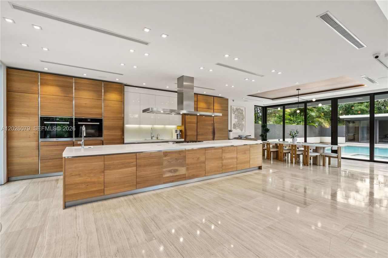 5061 N Bay Rd , Miami Beach, FL 33140 Photo