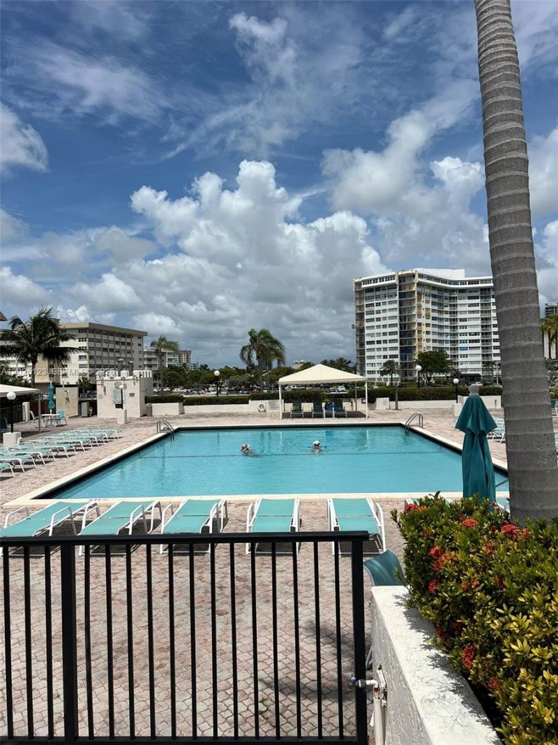 1865 S Ocean Dr , Unit 2G, Hallandale Beach, FL 33009 Photo