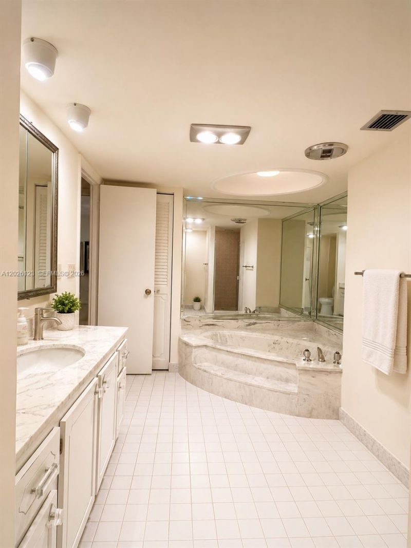 1865 S Ocean Dr , Unit 2G, Hallandale Beach, FL 33009 Photo