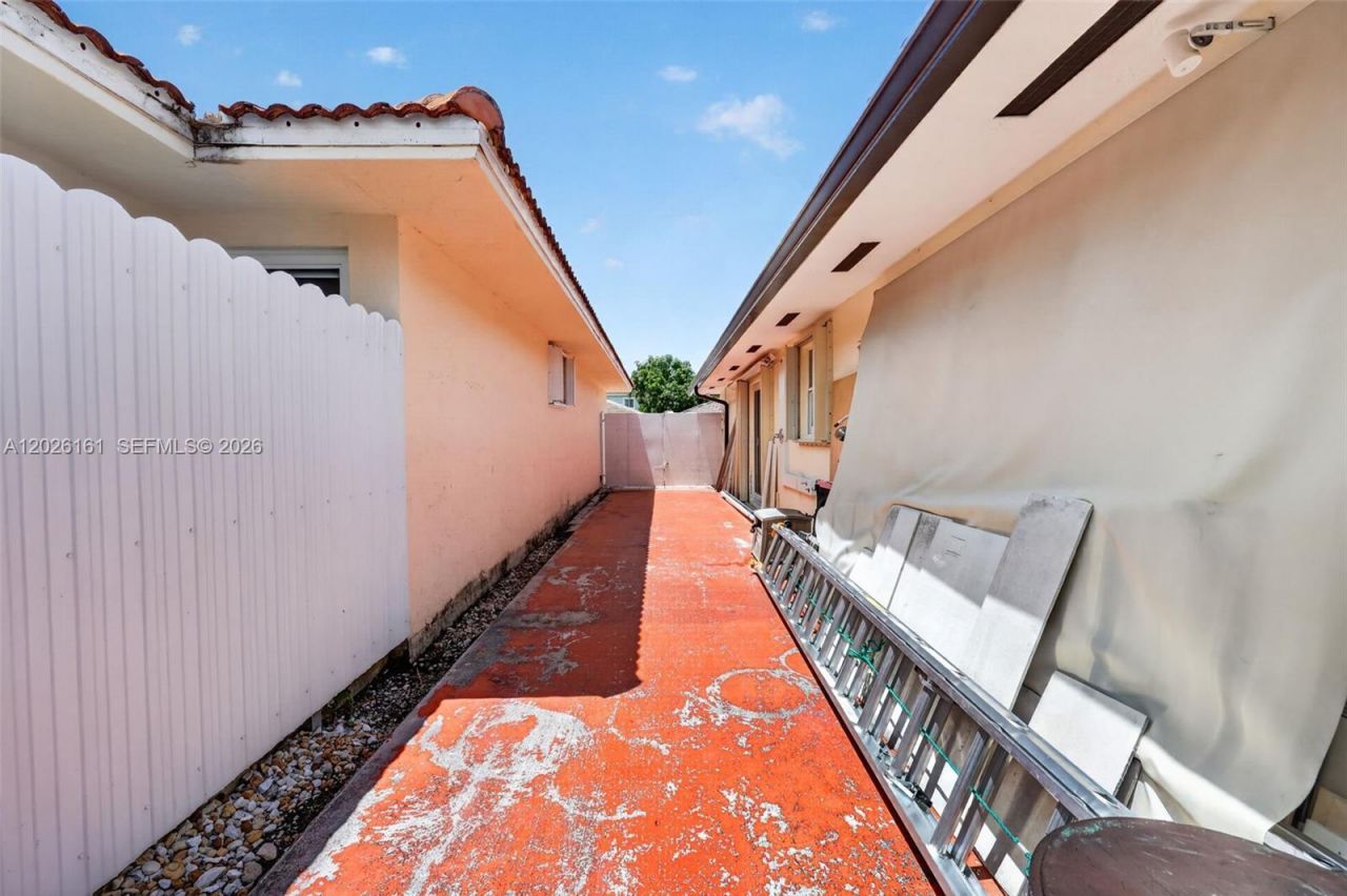 12718 NW 6th Ln, Miami, FL 33182 Photo