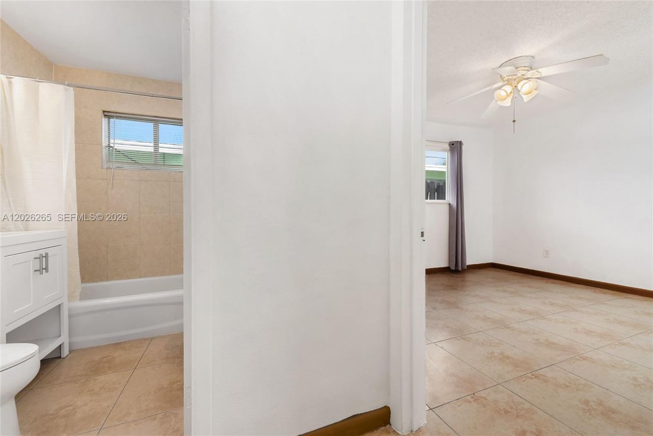 932 Moffett St , Unit 6, Hallandale Beach, FL 33009 Photo