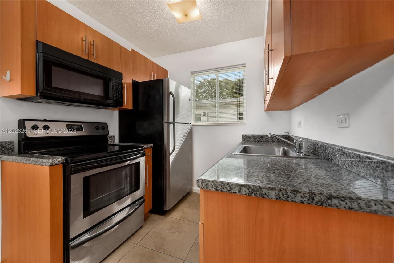932 Moffett St , Unit 6, Hallandale Beach, FL 33009 Photo