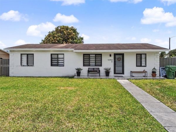 10762 SW 145th St , Miami, FL 33176