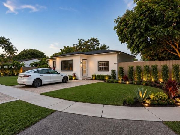 1090 NW 134th St , North Miami, FL 33168