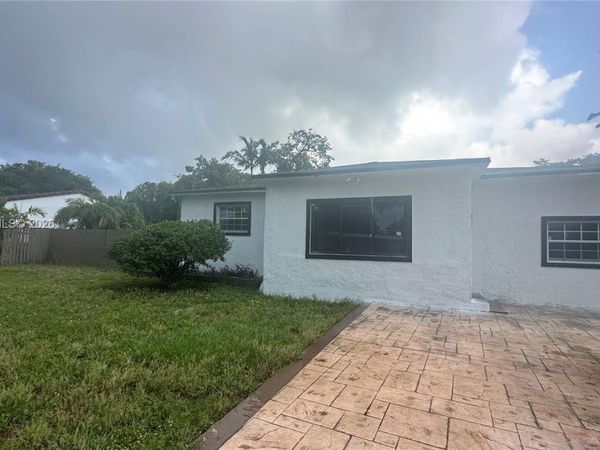 1090 NW 134th St , North Miami, FL 33168