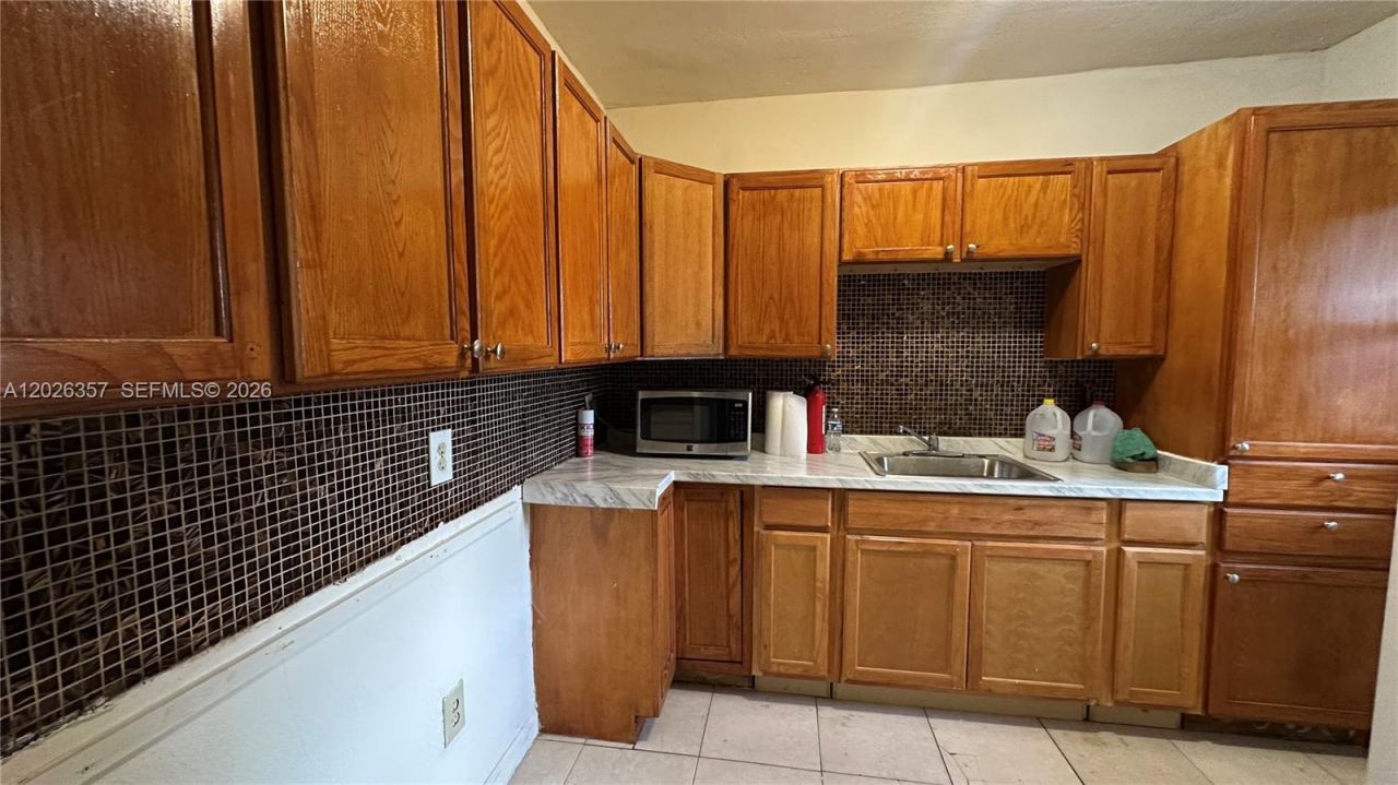 1090 NW 134th St , North Miami, FL 33168 Photo
