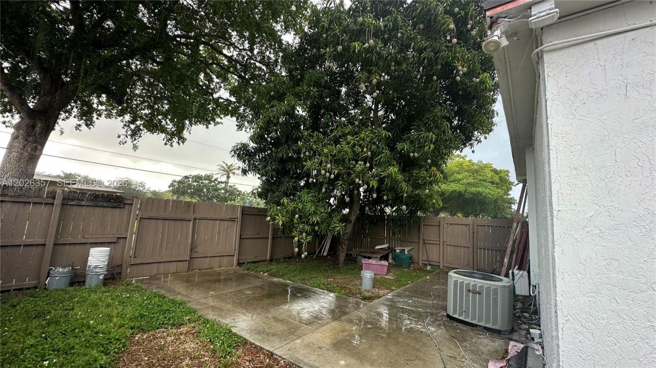 1090 NW 134th St , North Miami, FL 33168 Photo