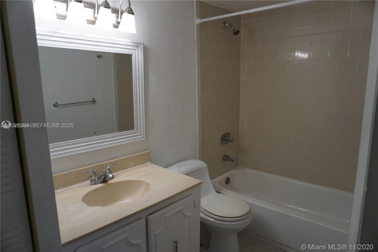 8950 NE 8th Ave, Unit 405, Miami, FL 33138 Photo