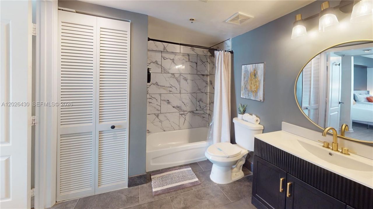 1200 Brickell Bay Dr , Unit 2222, Miami, FL 33131 Photo