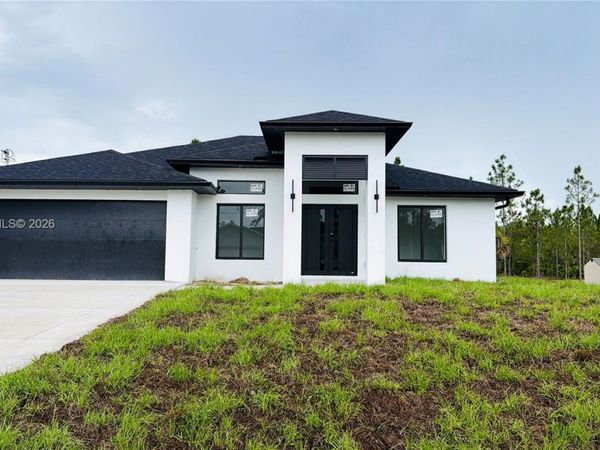 911 Cleveland Ave , Lehigh Acres, FL 33972