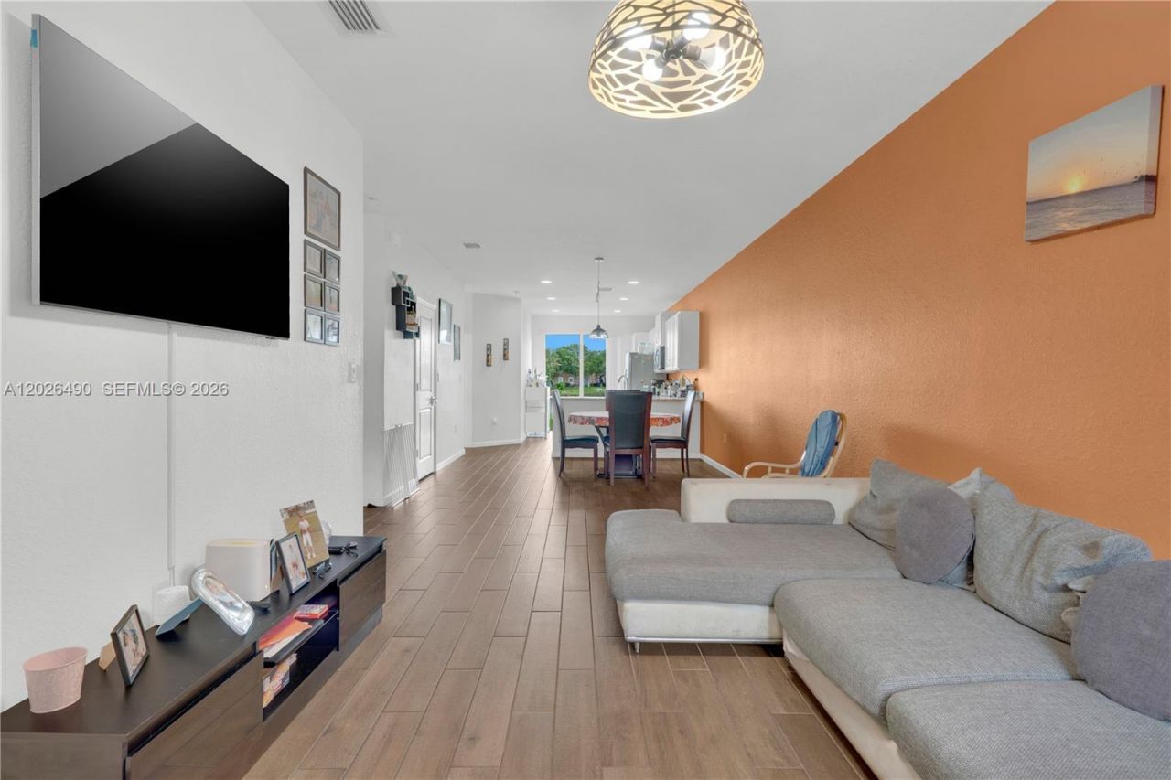 2377 SE 14th St , Homestead, FL 33035 Photo