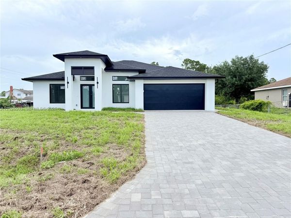 705 Colyer St E , Lehigh Acres, FL 33974