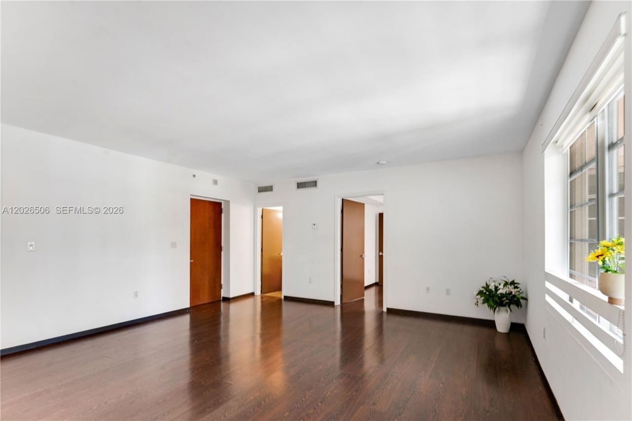 435 21st St , Unit 212, Miami Beach, FL 33139 Photo