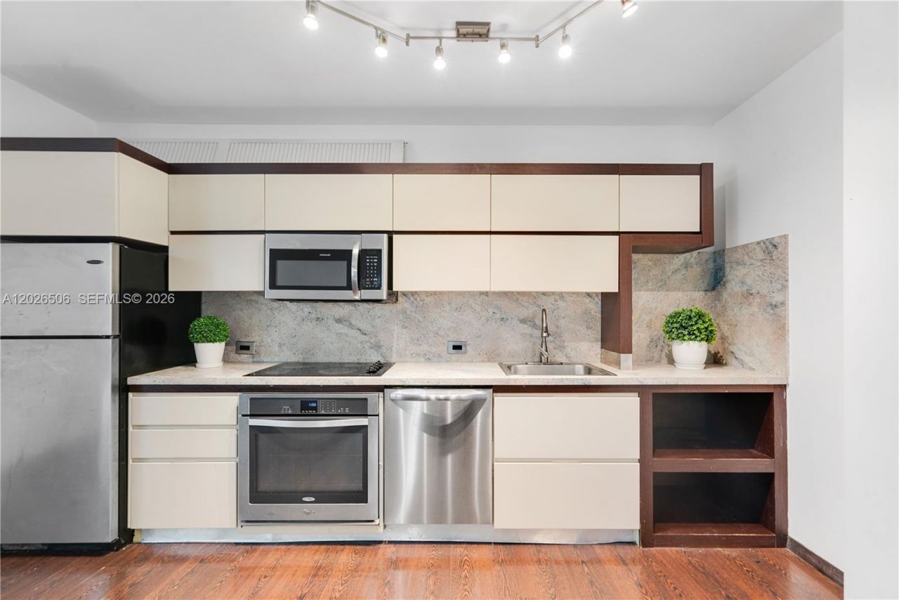 435 21st St , Unit 212, Miami Beach, FL 33139 Photo