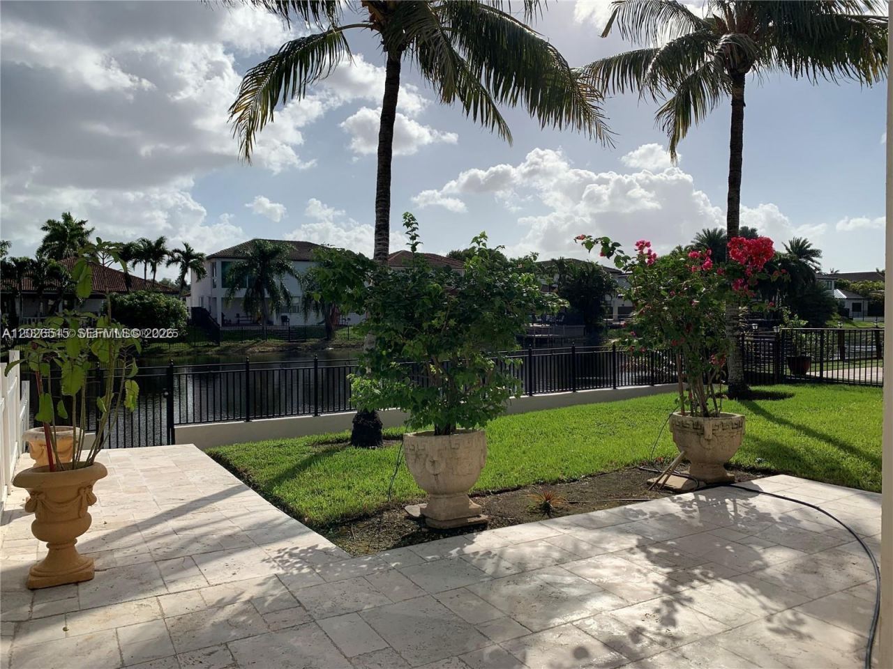 1065 SW 150th Pl, Miami, FL 33194 Photo