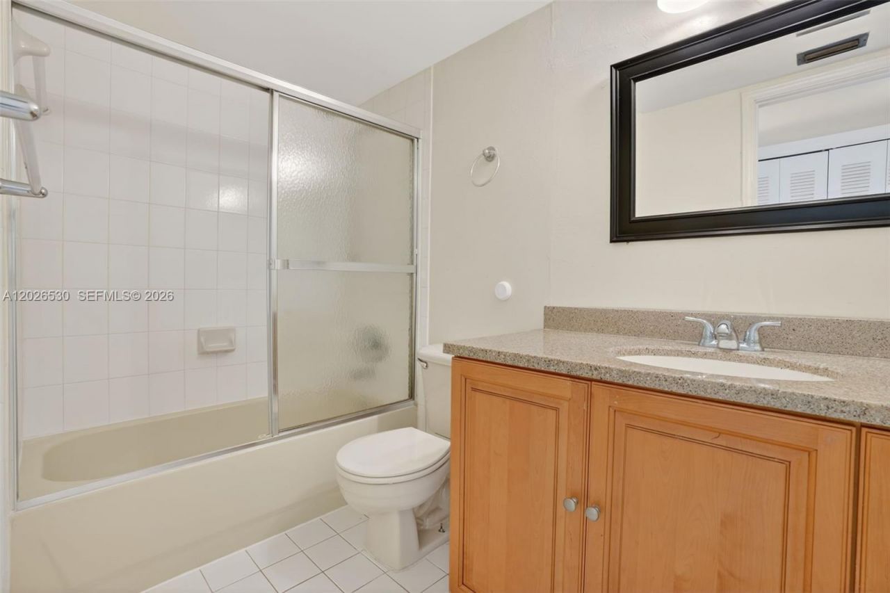 6904 N Kendall Dr , Unit F104, Pinecrest, FL 33156 Photo