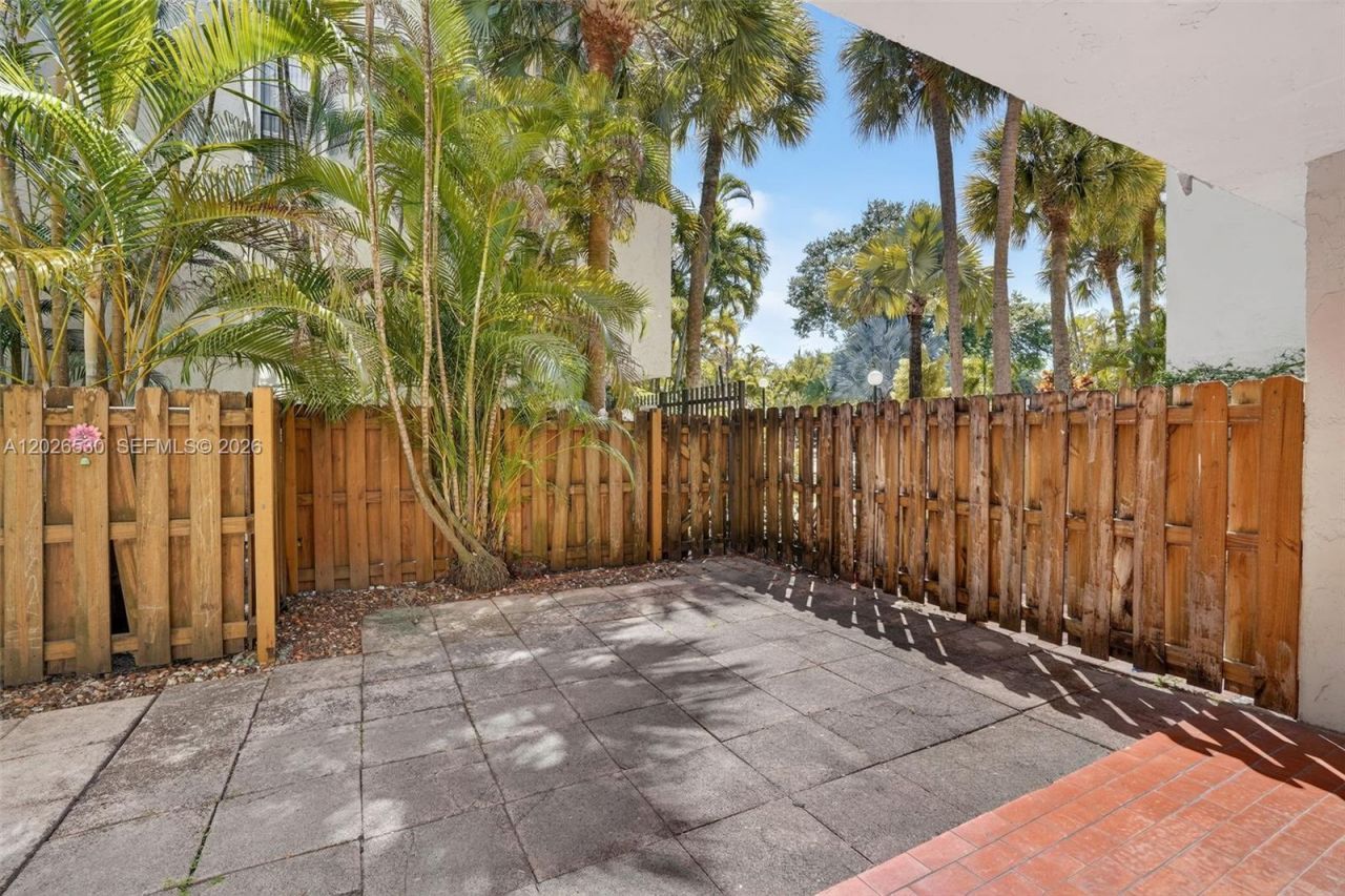 6904 N Kendall Dr , Unit F104, Pinecrest, FL 33156 Photo