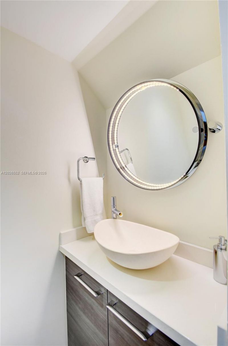 5445 Collins Ave , Unit P2, Miami Beach, FL 33140 Photo