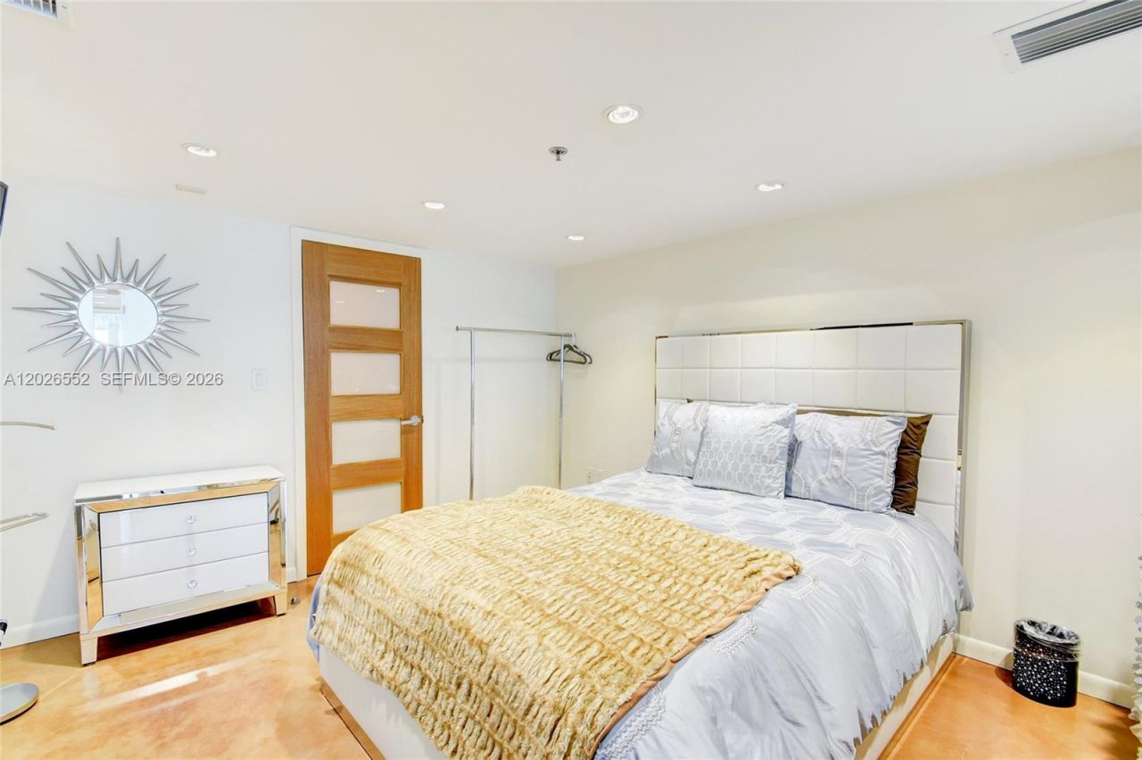 5445 Collins Ave , Unit P2, Miami Beach, FL 33140 Photo