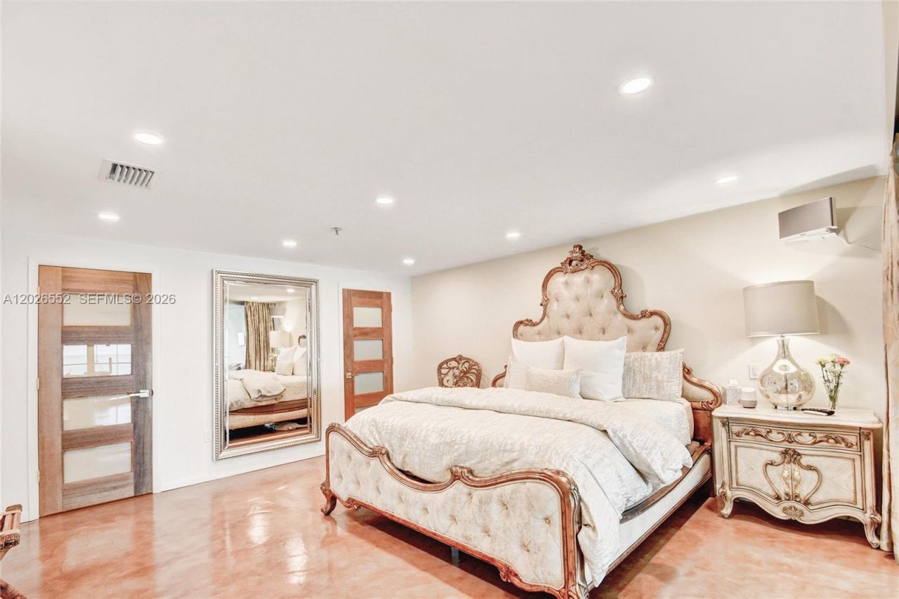 5445 Collins Ave , Unit P2, Miami Beach, FL 33140 Photo