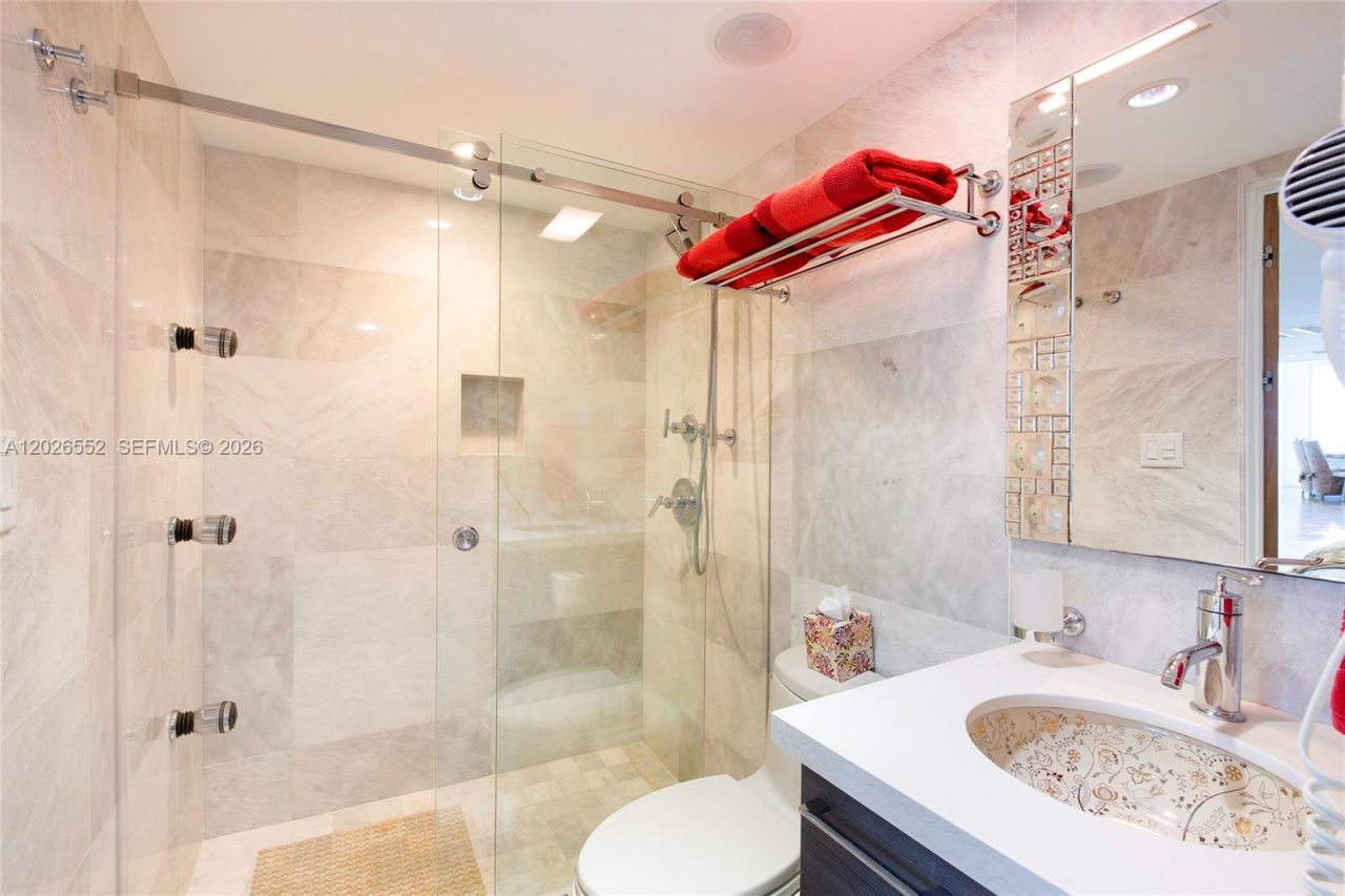 5445 Collins Ave , Unit P2, Miami Beach, FL 33140 Photo