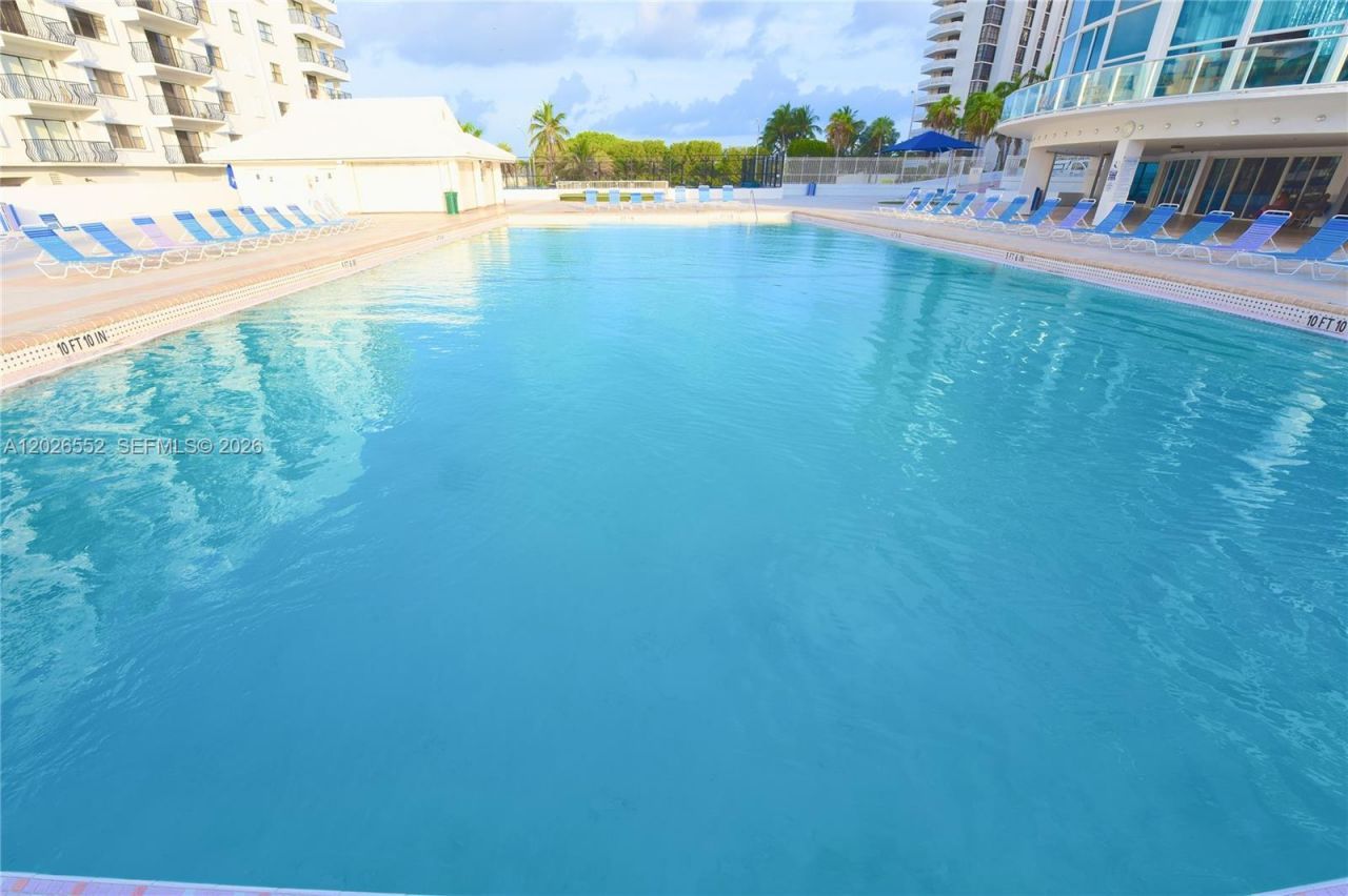 5445 Collins Ave , Unit P2, Miami Beach, FL 33140 Photo