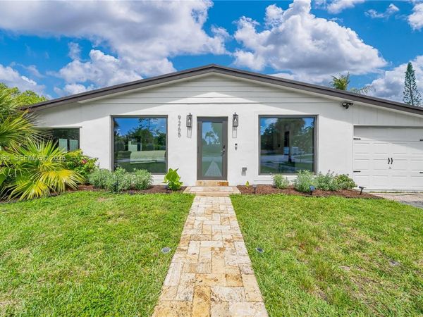 9265 Martinique Dr, Cutler Bay, FL 33189