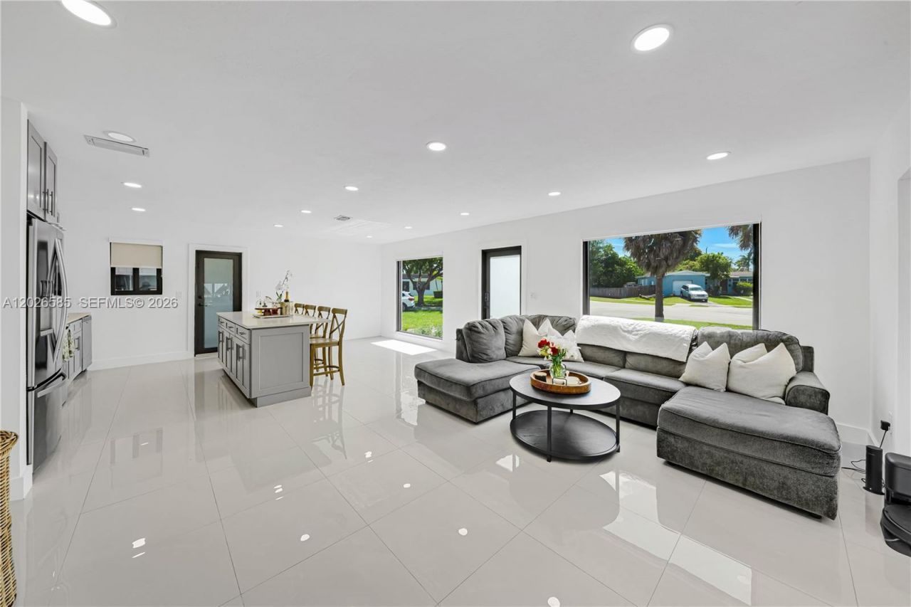 9265 Martinique Dr, Cutler Bay, FL 33189 Photo