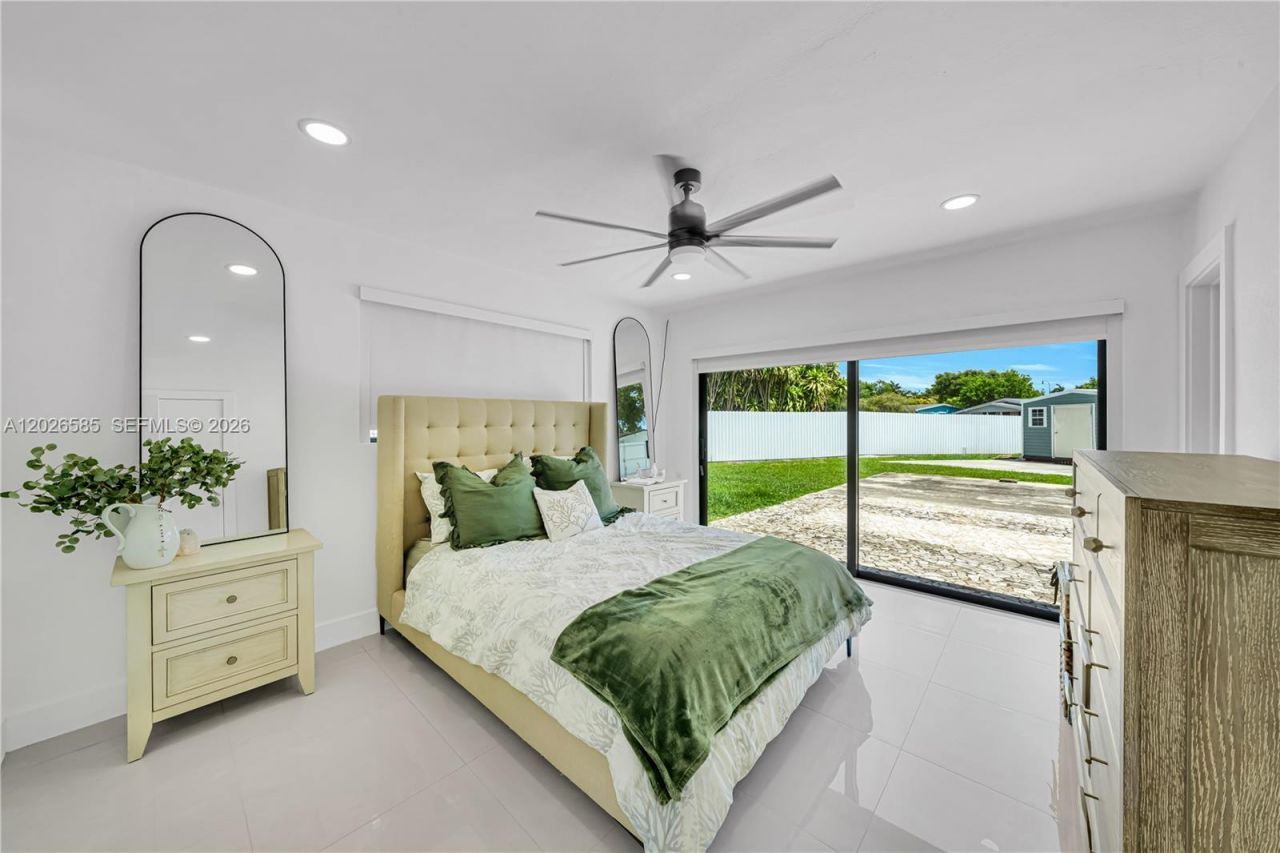 9265 Martinique Dr, Cutler Bay, FL 33189 Photo