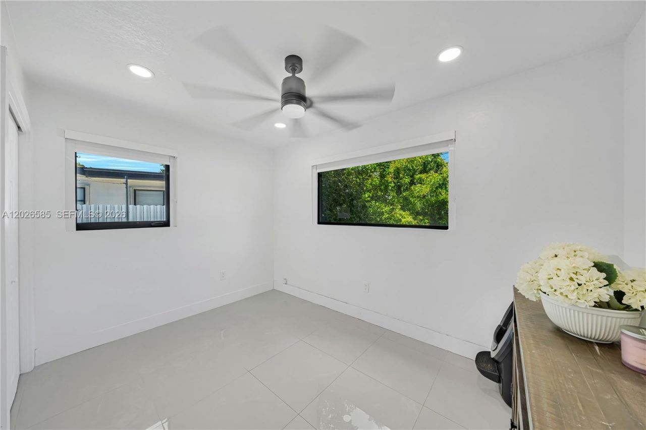 9265 Martinique Dr, Cutler Bay, FL 33189 Photo