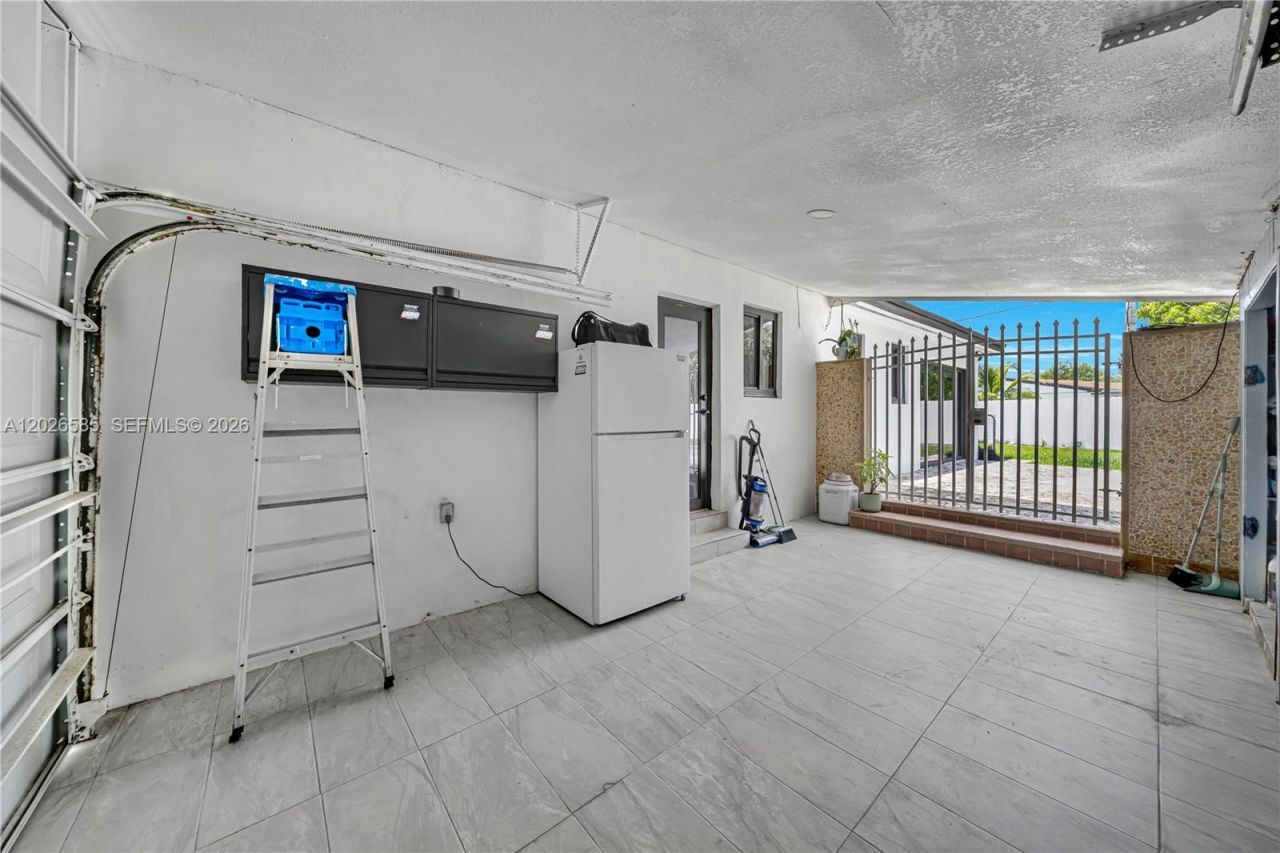 9265 Martinique Dr, Cutler Bay, FL 33189 Photo